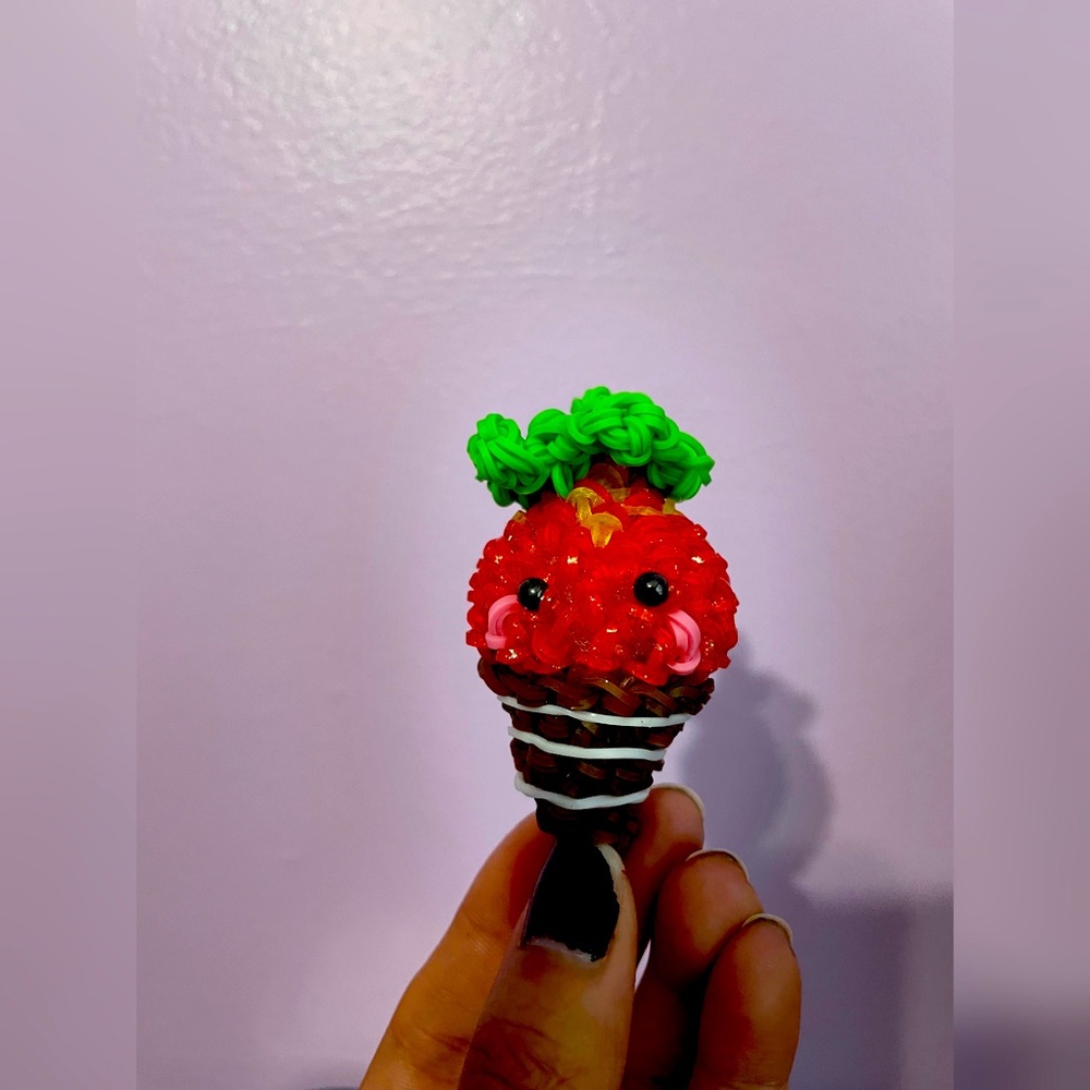 Rainbowloom loomigurumi strawberry chocolate covered